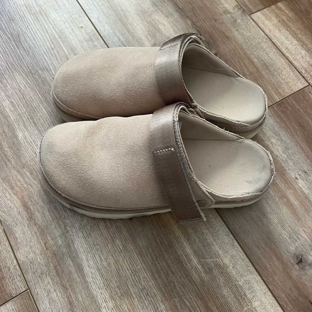 UGG Tan Goldenstar Clog